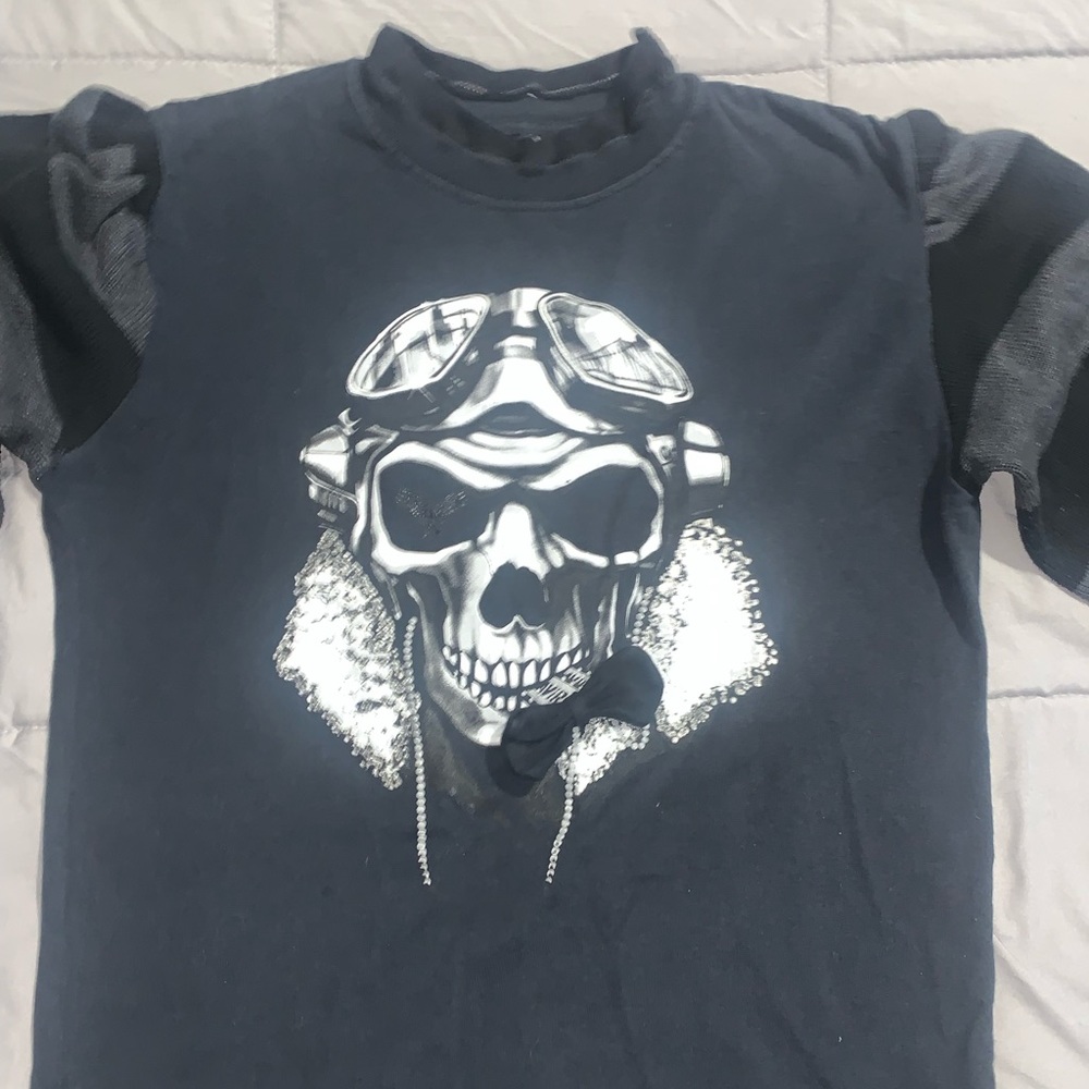 This women’s hand made skull T shirt sweater is one of a kind! 
Size M T- shirt